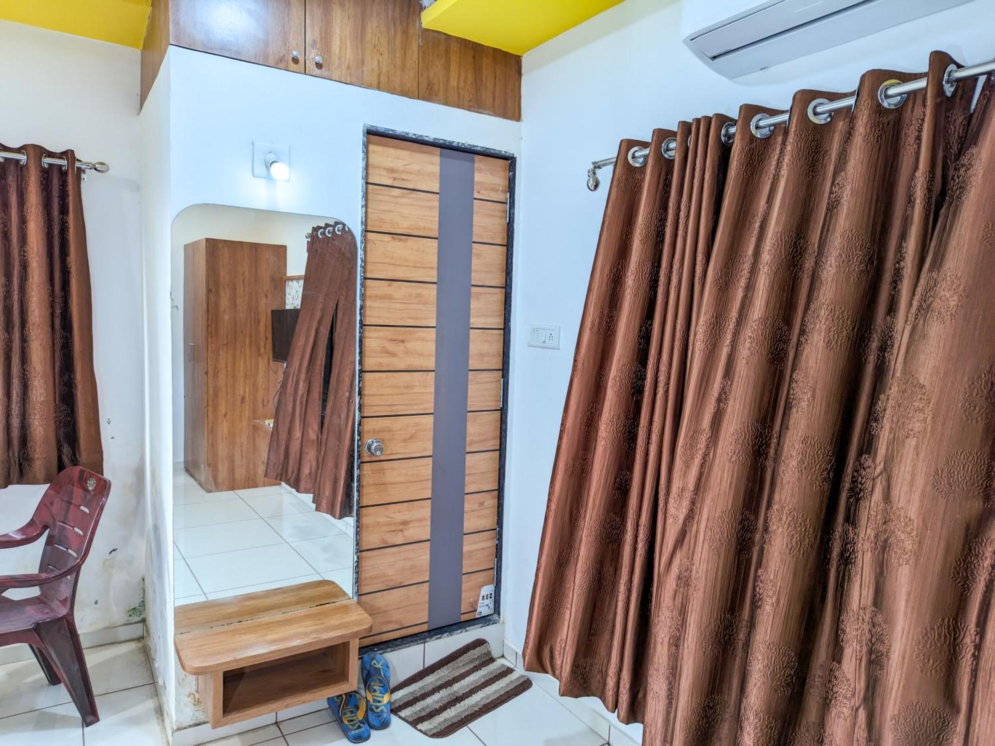 Samrat Homestay Garudeshwar Exterior photo