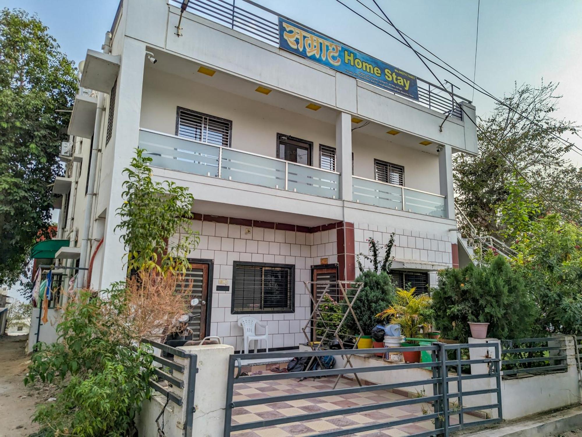 Samrat Homestay Garudeshwar Exterior photo